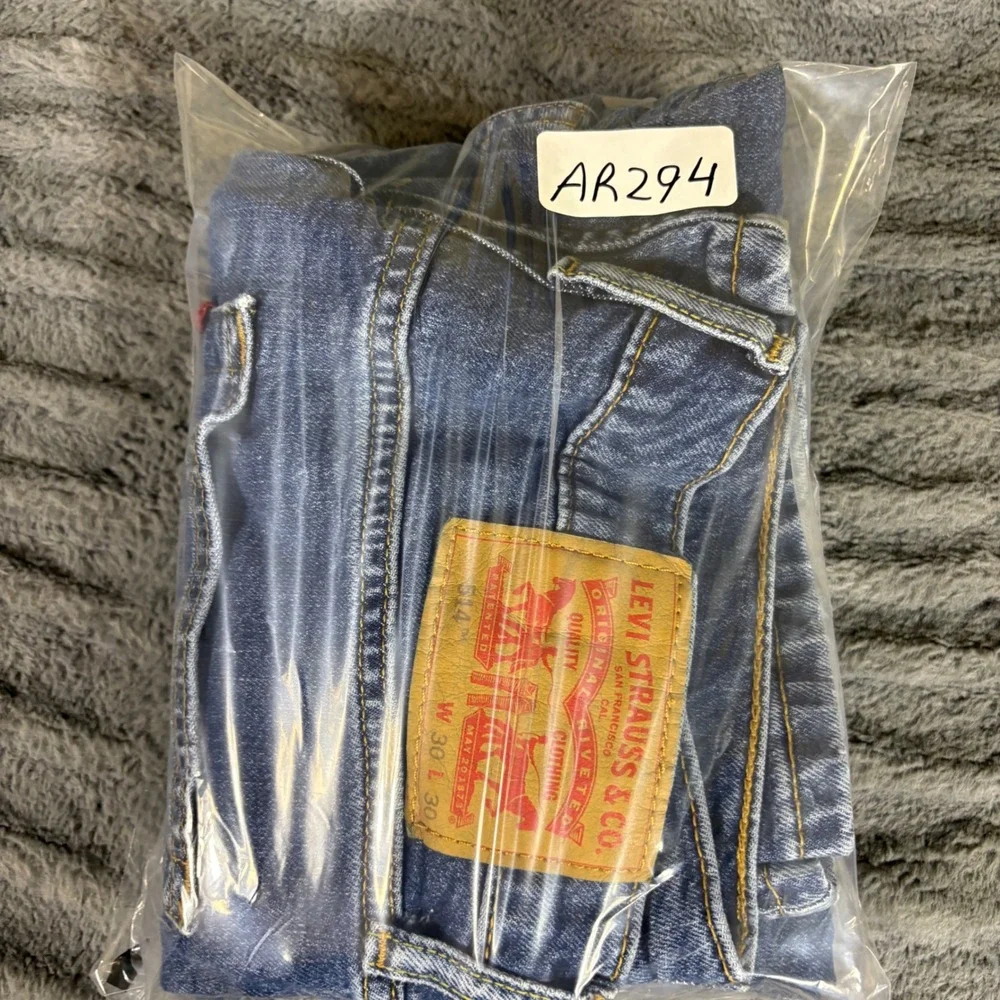 Levis measurements waist